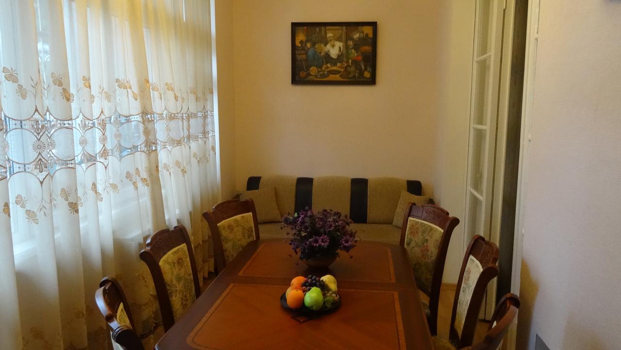 Apartment Vake-Saburtalo Тбилиси Екстериор снимка