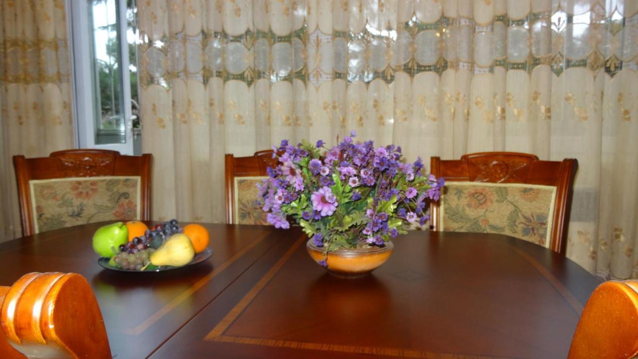 Apartment Vake-Saburtalo Тбилиси Екстериор снимка