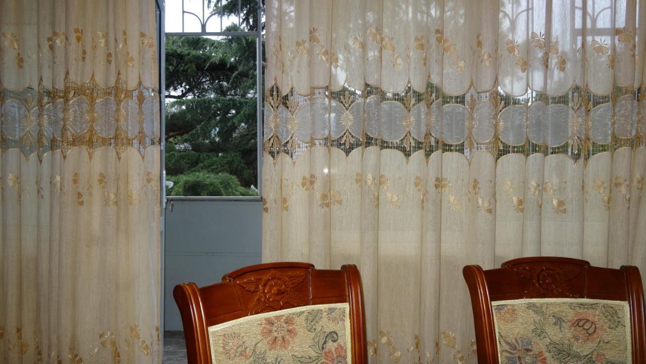 Apartment Vake-Saburtalo Тбилиси Екстериор снимка